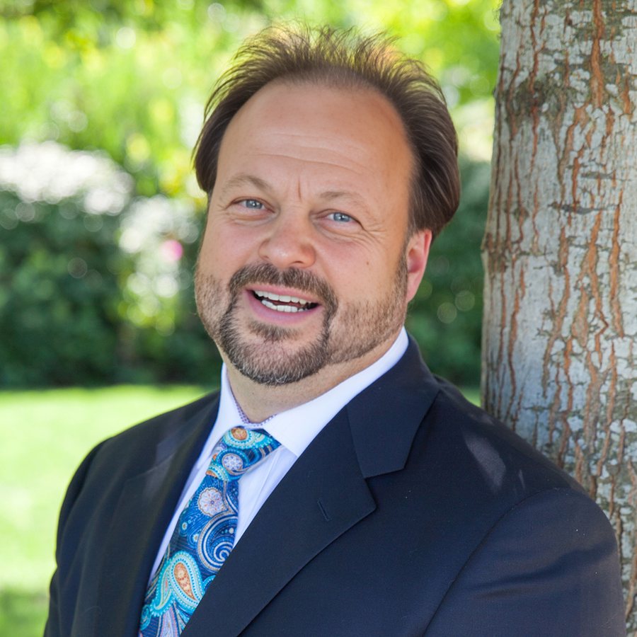 Outdoor portrait of Ken Leonard